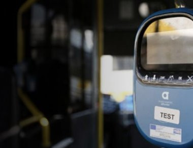 ΕΛ.ΑΣ: Συνελήφθησαν τρεις αναρχικοί για βανδαλισμούς σε ακυρωτικά μηχανήματα